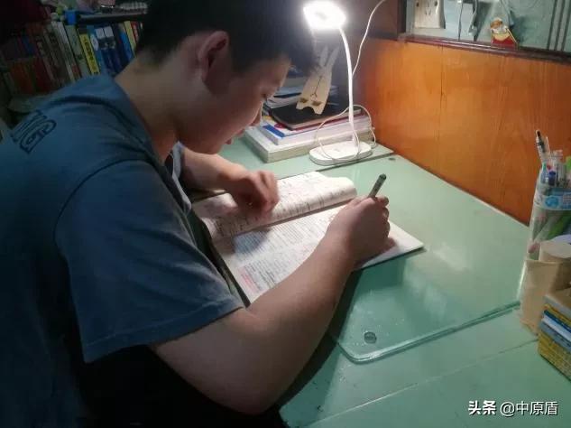 中学生自己要求看心理医生,中学生说不想读书该怎么做