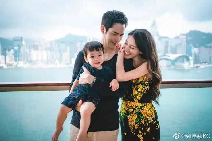 郑嘉颖老婆两年剖两胎？这样很危险