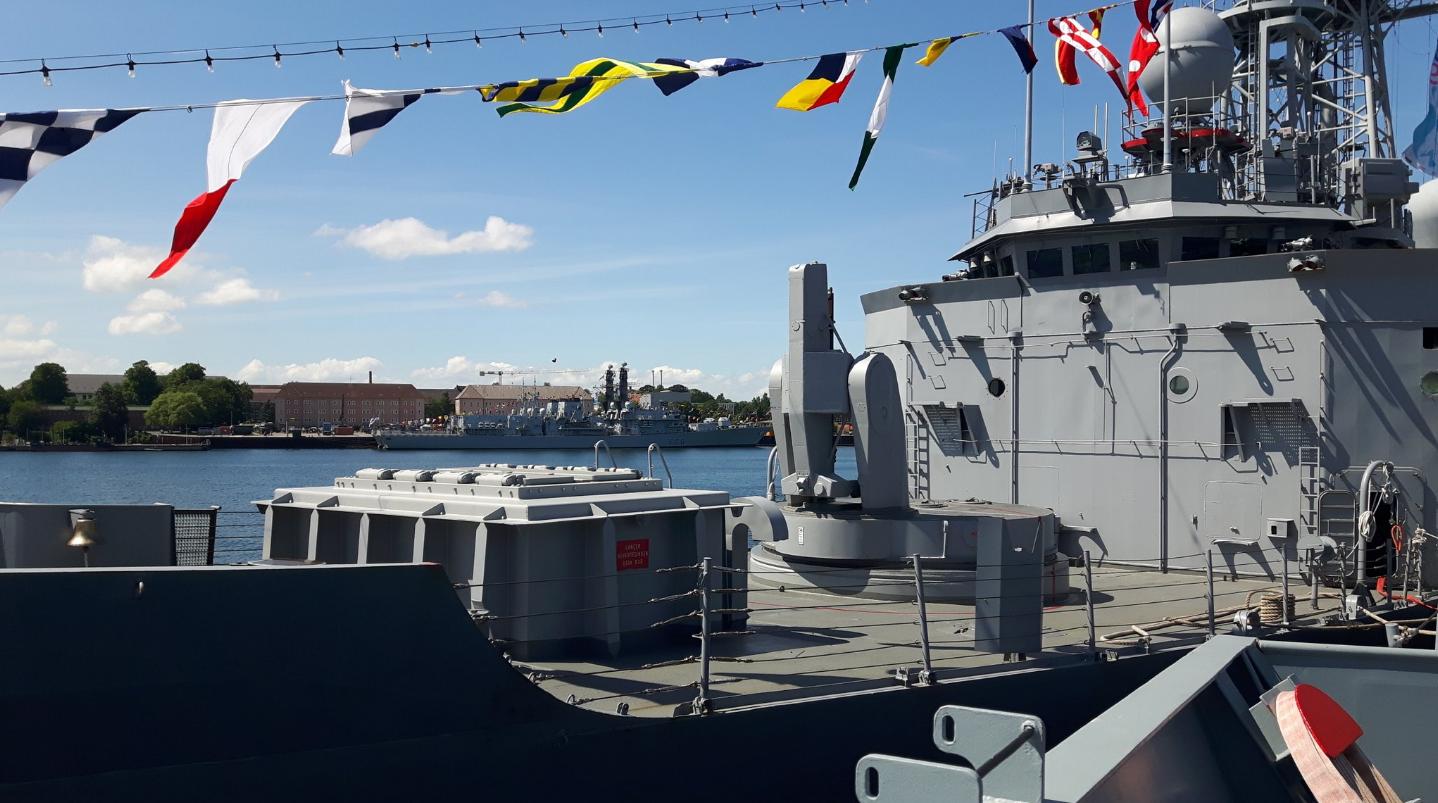 比美军自用的还好！最强“佩里”细节鉴赏，相控阵垂发要素齐全