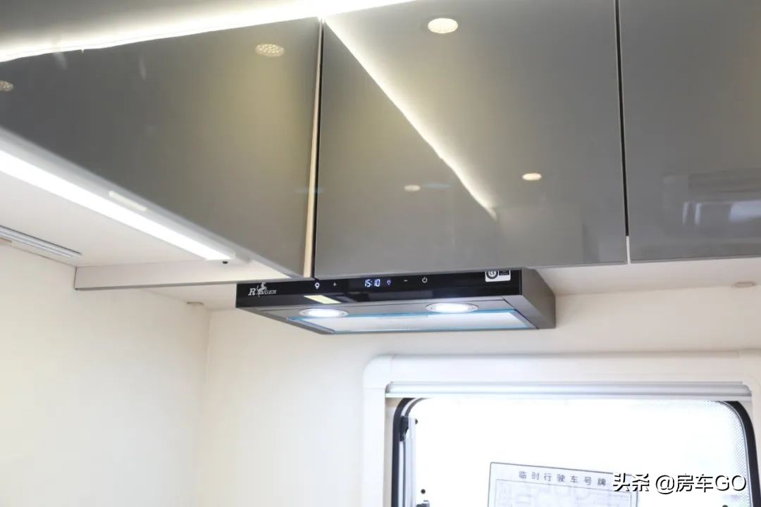 2.0t自动挡四驱越野房车13万左右,2.0t发动机8at轻卡房车