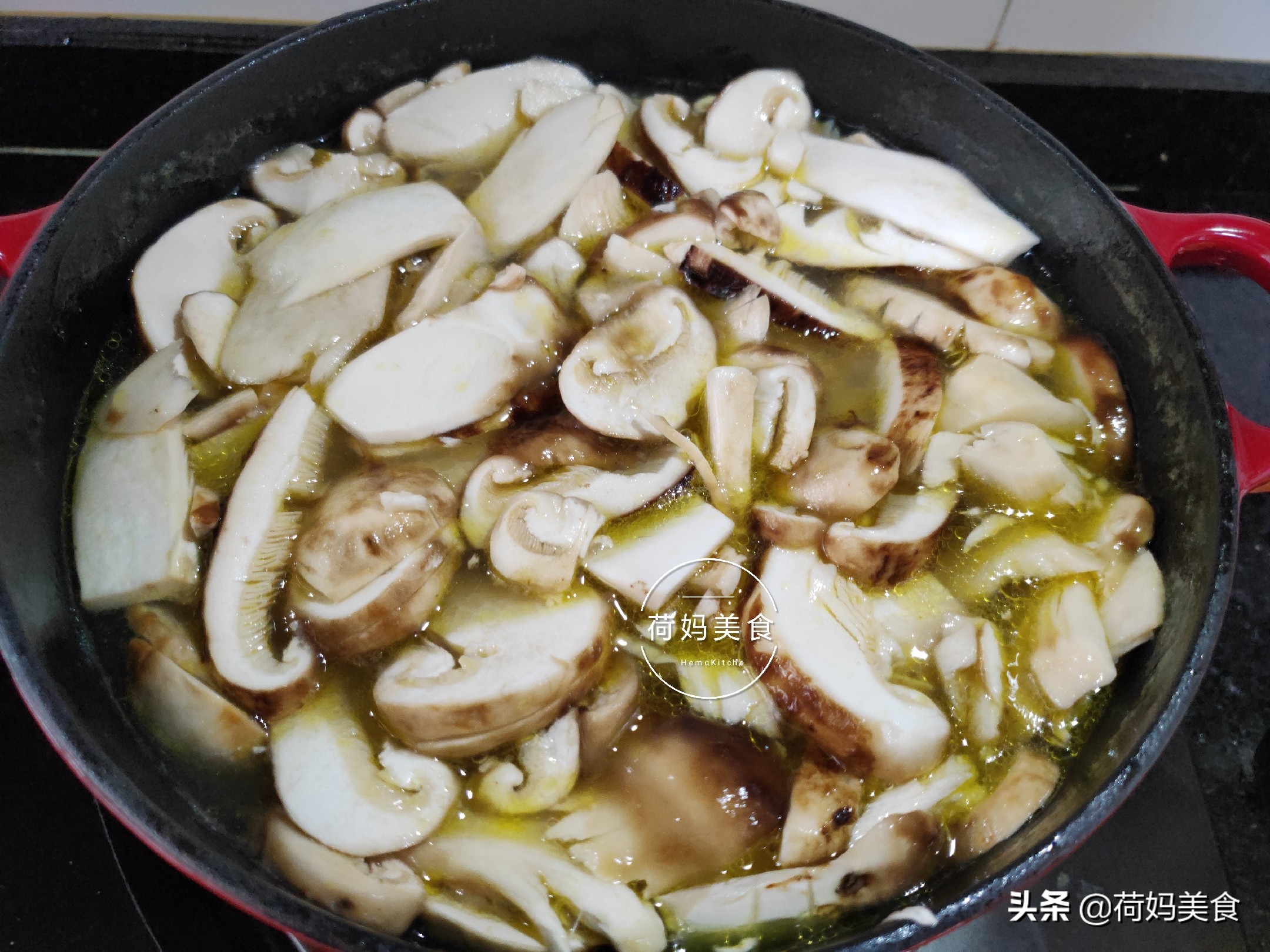 立秋亲手炖老母鸡汤给儿子喝,秋天来一碗松茸鸡汤