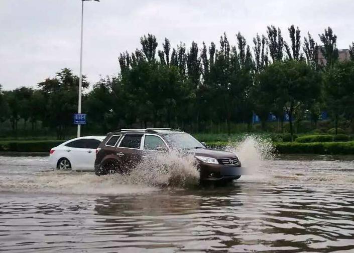 汽车雨刮器刮得不干净有一层膜,汽车雨刮器刮不干净翻新