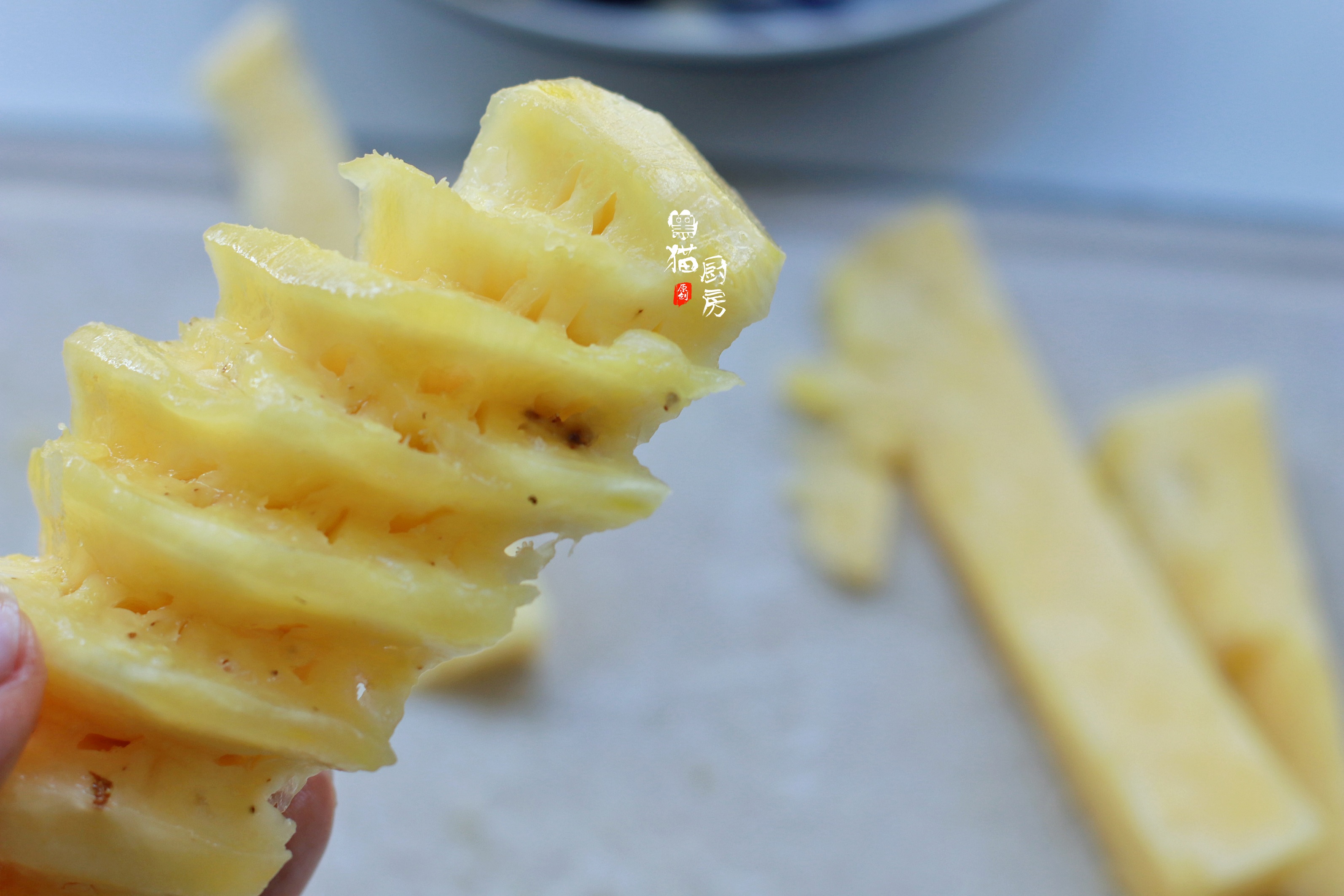 你还在用盐水泡菠萝吃吗,吃菠萝不用盐水洗的后果