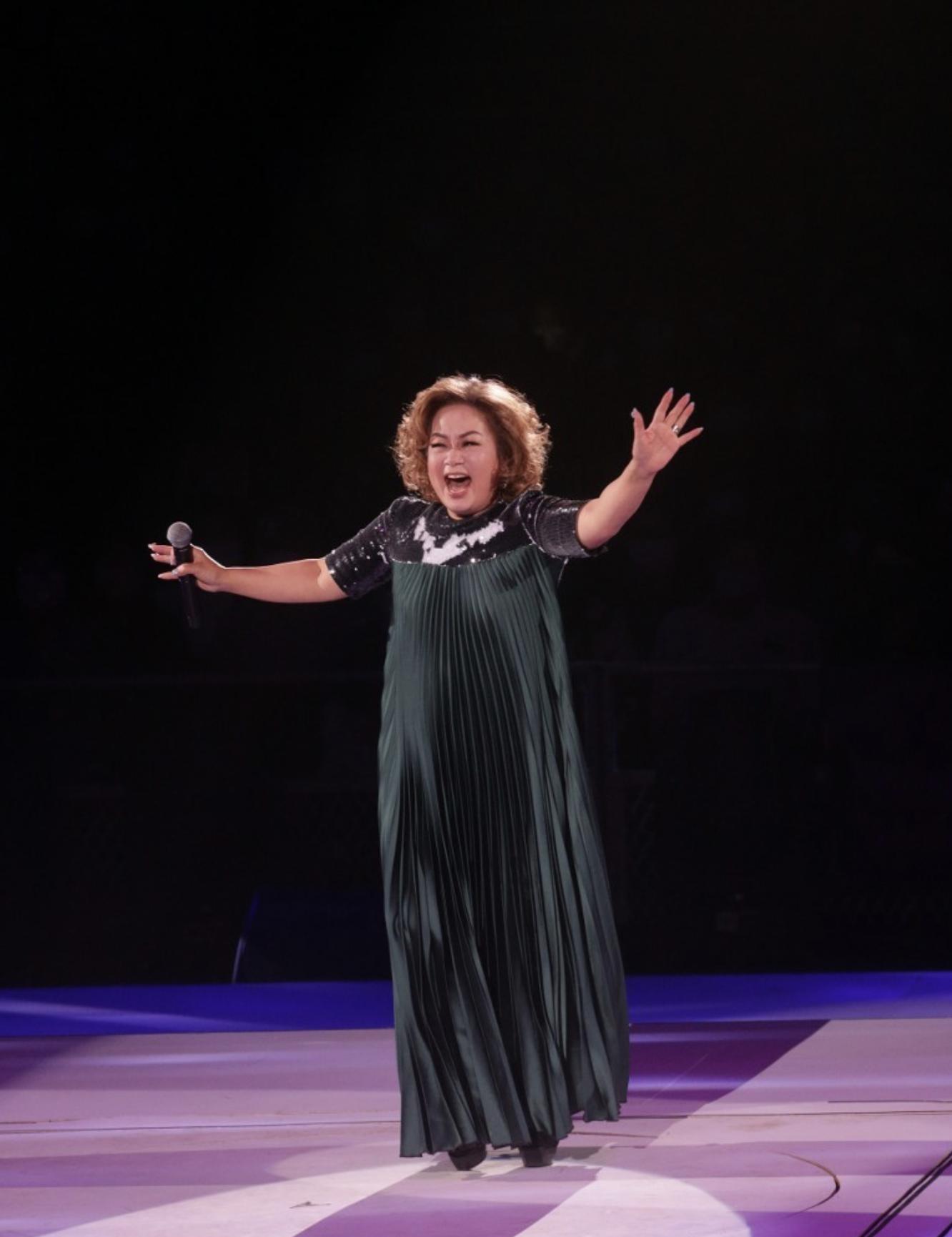 96岁UncleRay举办红馆演唱会，打破胡枫89岁纪录，杜丽莎压轴献唱