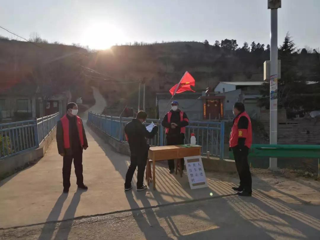 战“疫”前线的那一抹红：高新志愿者在行动