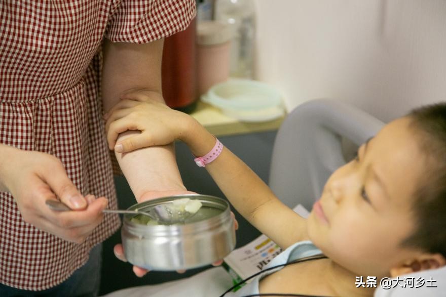 男童右眼失明,男童失明