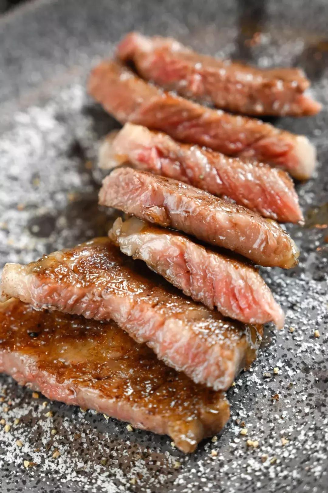 这家烤肉巨头新店开业就“爆店”！现在还能免费吃肉，这也太棒了