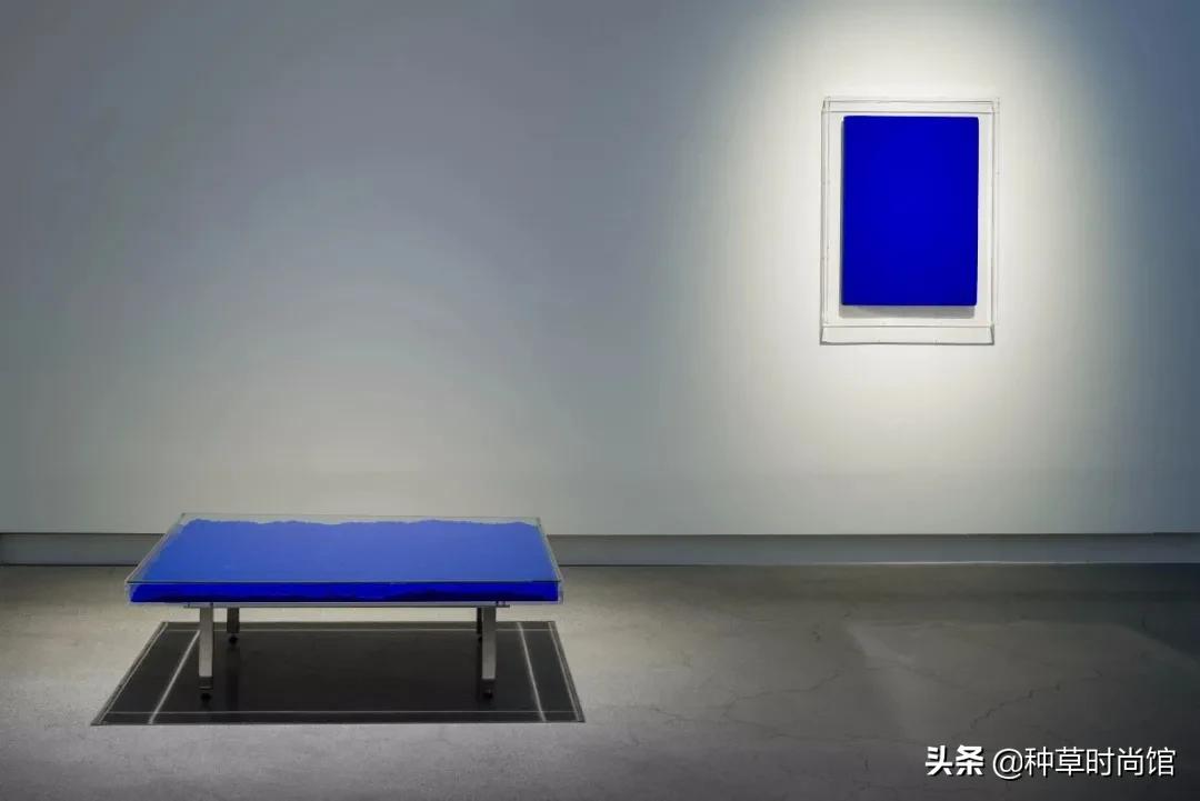 雾霾蓝和克莱因蓝哪个显白,宝蓝跟克莱因蓝哪个显白