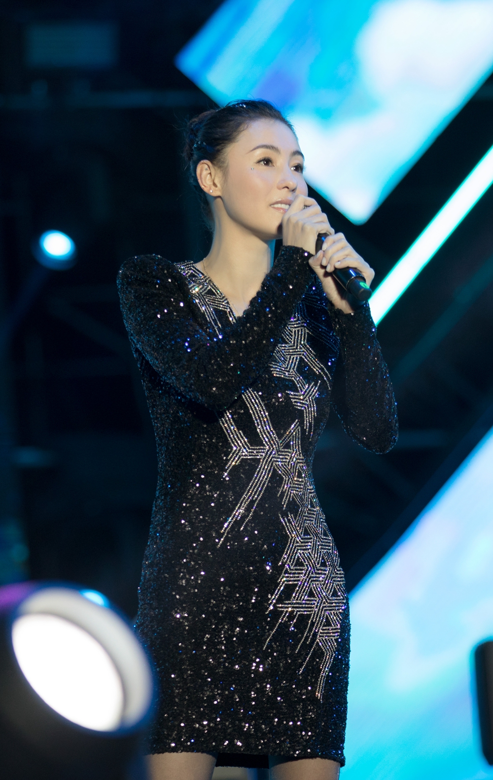 张柏芝河东狮吼半丸子头,张柏芝最新丸子头教程