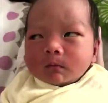 宝宝发呆多动,宝宝发呆怎么回事但喊了有反应