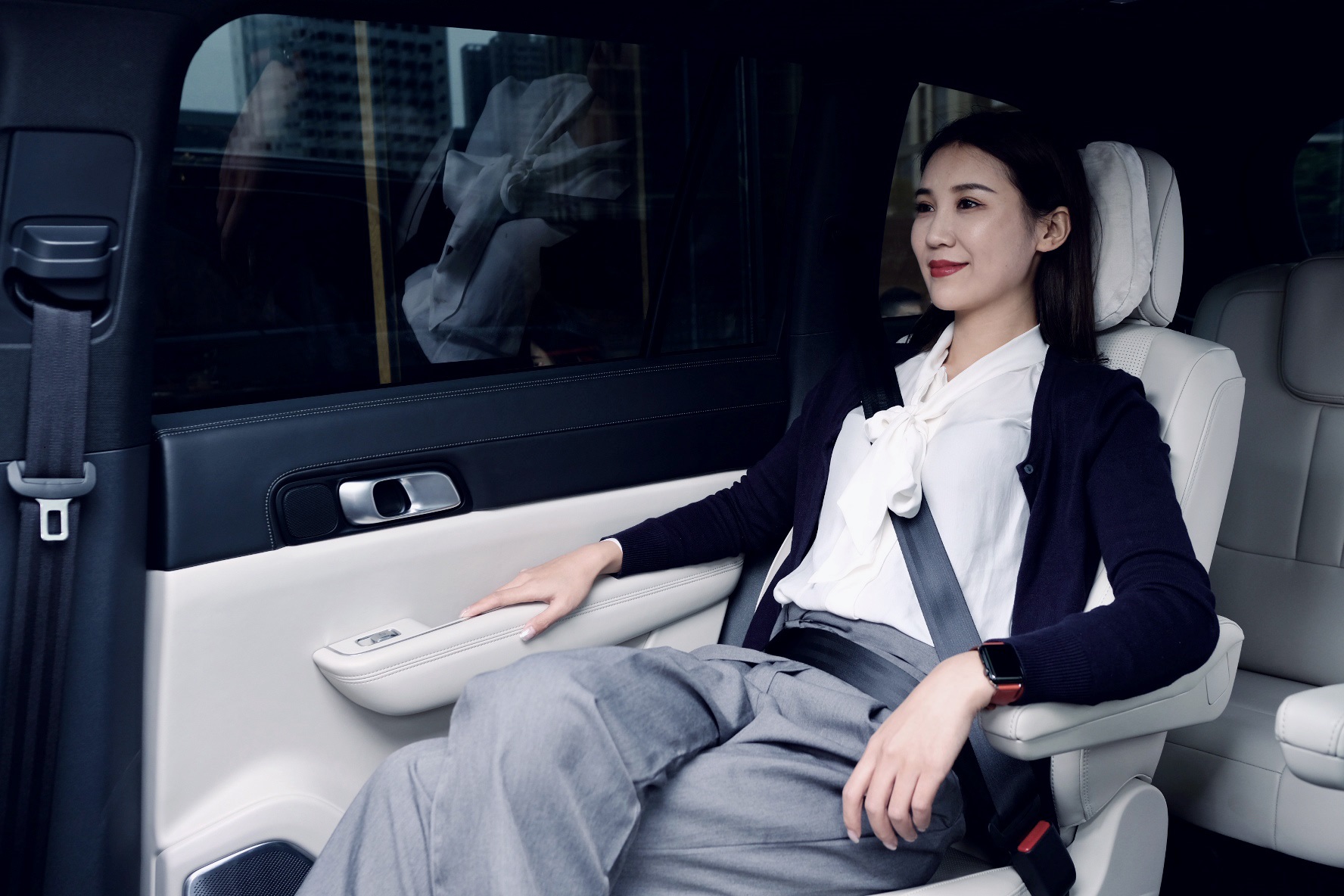 理想one电动车是电还是油,理想one电动车能燃油优先吗