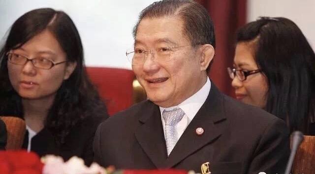 穷小子靠古董成亿万富翁,穷小子逆袭成为泰国豪门