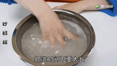 葡萄干直接吃还是泡水喝,葡萄干泡水喝能治病吗