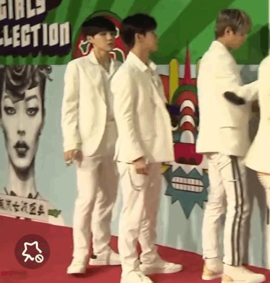 《姐姐》成团夜风波不断！李权哲发博内涵队友，万茜李斯被指抱团