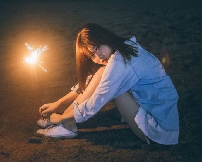 唯美爱情英文短句：喜欢你是我做过最认真的事情