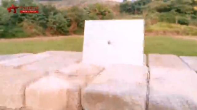 国产电磁枪突然曝光，轻松打穿9层木板，网友：军兔这是开挂了