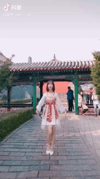 逆袭人生网红博主,抖音逆袭最成功的人从丑到帅