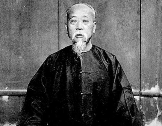 此女脸上长有麻点嫁不出去，嫁给哥哥后，生下一子成为一代权臣