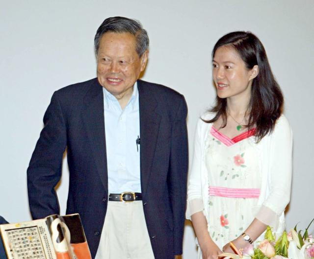 相差54岁的杨振宁和翁帆,杨振宁与翁帆走过14年婚姻