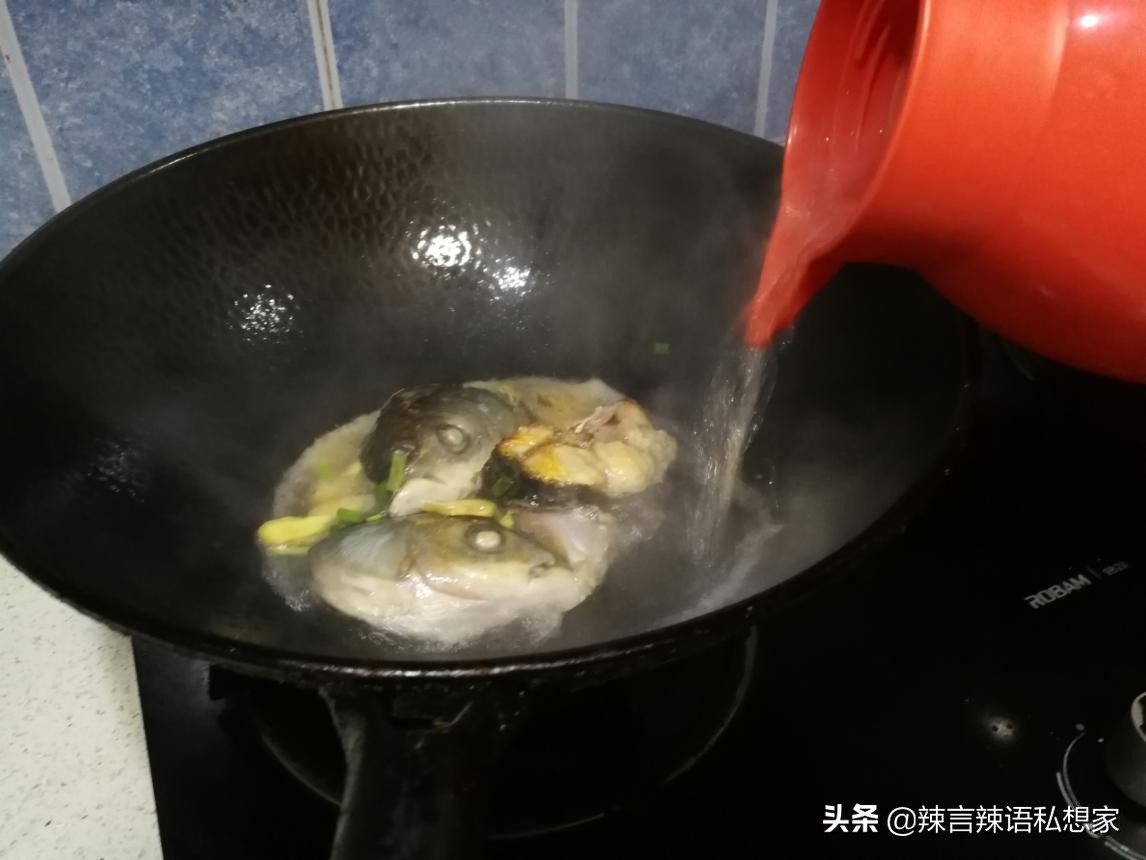 鱼头炖豆腐要不要把鱼头先腌一下,鱼头炖豆腐的做法用什么鱼头