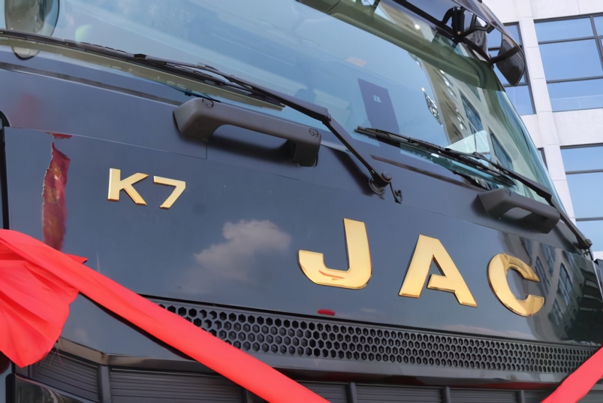 安能快速发展集中采购定制的重卡有什么特别之处？