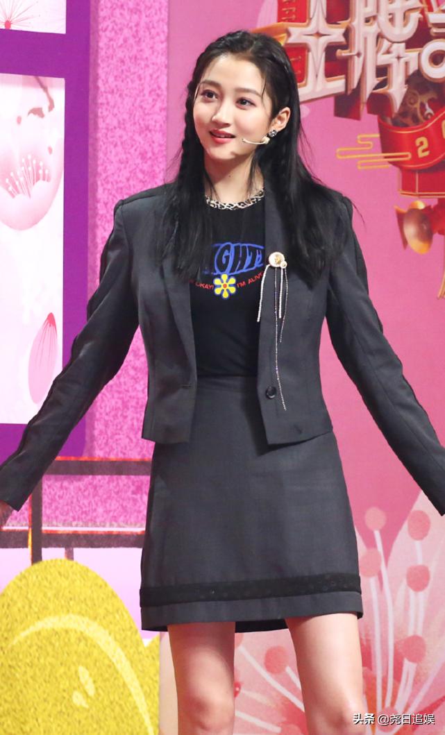 关晓彤麻花式坐姿,关晓彤麻花腿坐姿