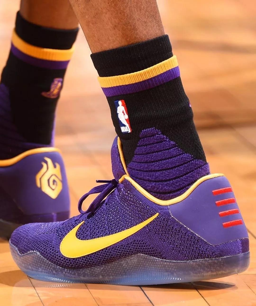 科比生涯最高分穿什么鞋,科比五名人堂配色nba上脚
