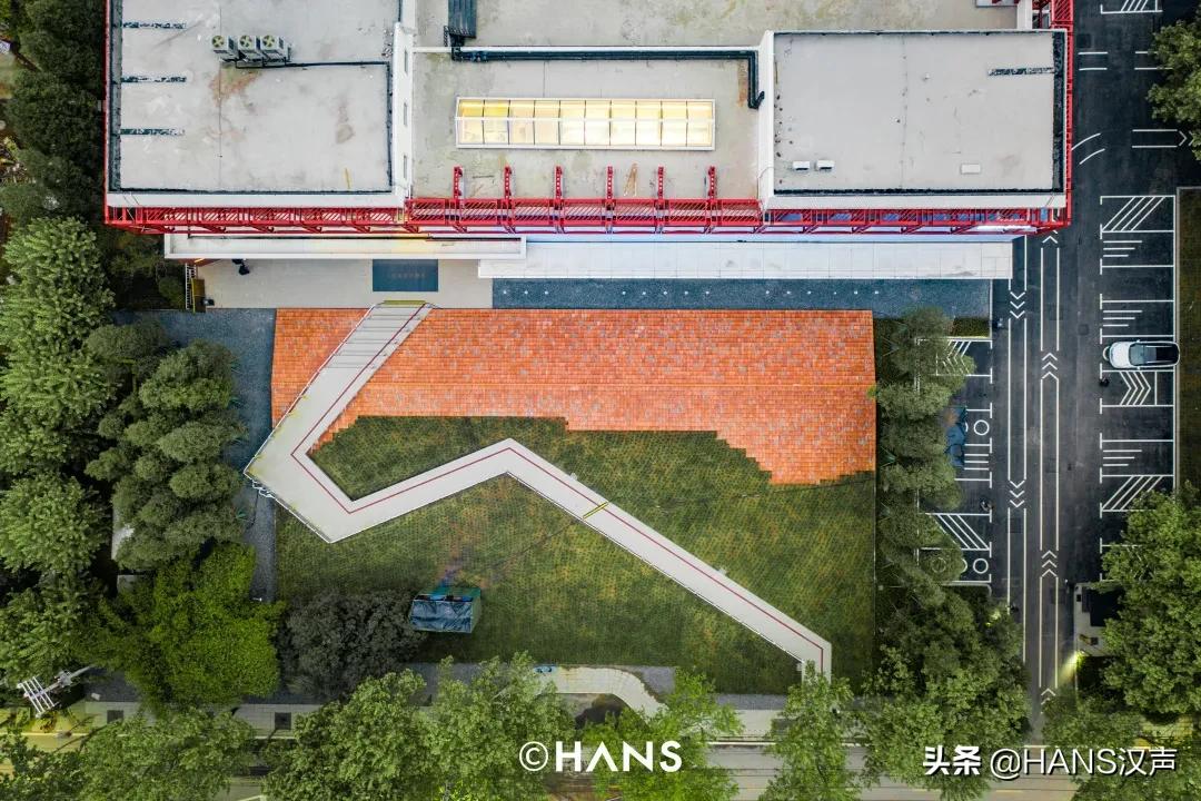 青山区红房子光影秀,青山红房子网红打卡地