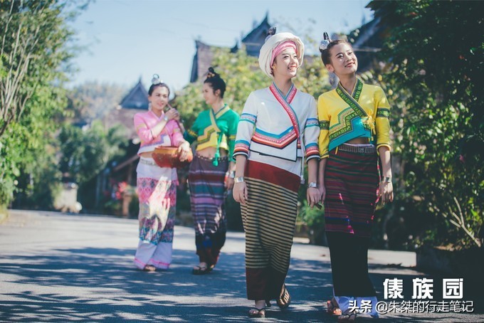 西双版纳泼水节攻略,西双版纳傣族泼水节和广西泼水节