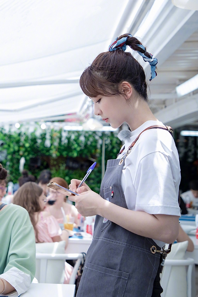 可爱显脸小披发发型,显脸小披发发型女2020流行发型