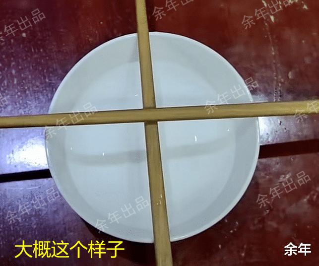 小孩被鱼刺卡住,男孩被四厘米鱼刺卡住喉咙