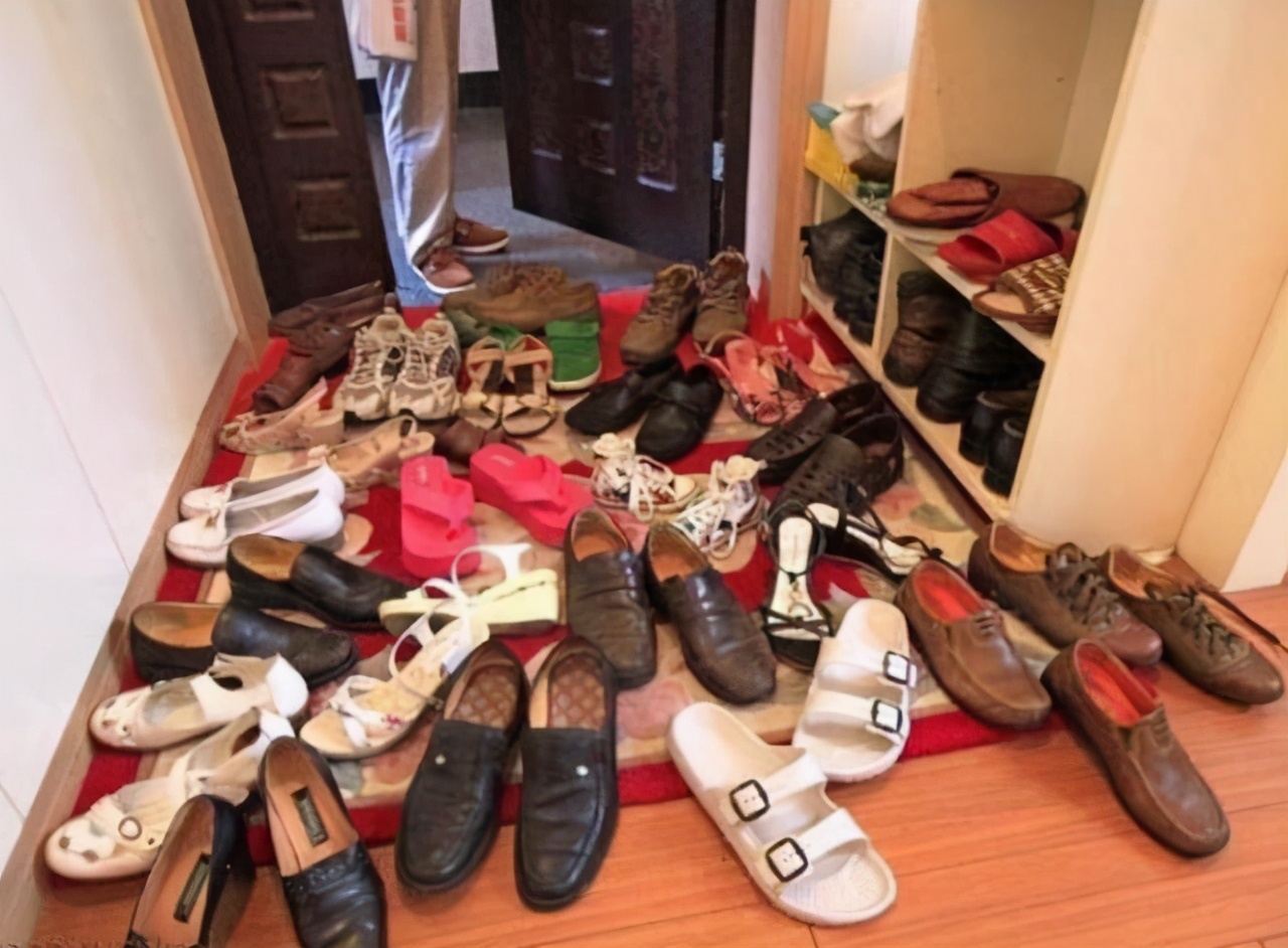 鞋子袜子臭怎么办教你一招永不臭,鞋子穿久了很脏怎么把它清理干净