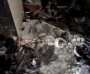 楼道被烧,半月3度失火业主吓得不敢入住