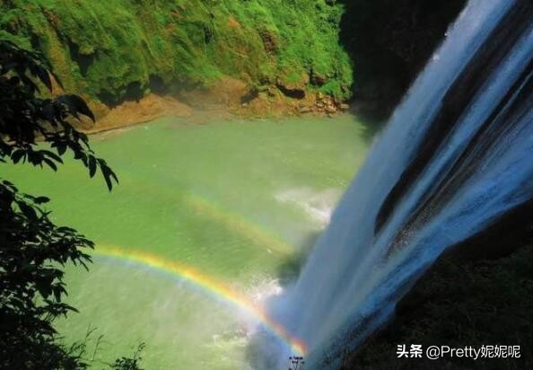 九龙潭瀑布和黄果树瀑布都挺壮观,黄果树大瀑布卧龙潭