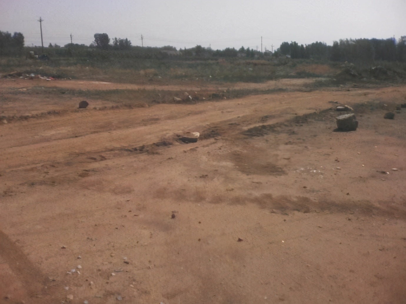 开荒土地被征收后开荒者的补偿,自己开荒的土地村里有权利收回吗