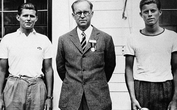 肯尼迪家族“隐身女孩”:美丽而有智力缺陷,23岁接受“脑切除”