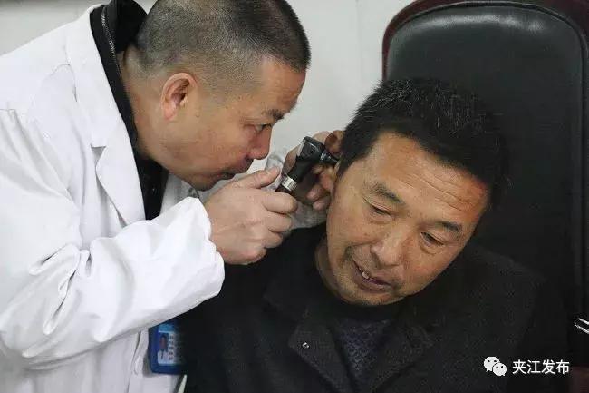 「夹江改革开放四十年先进颂」行医30余载仁心仁术济苍生
