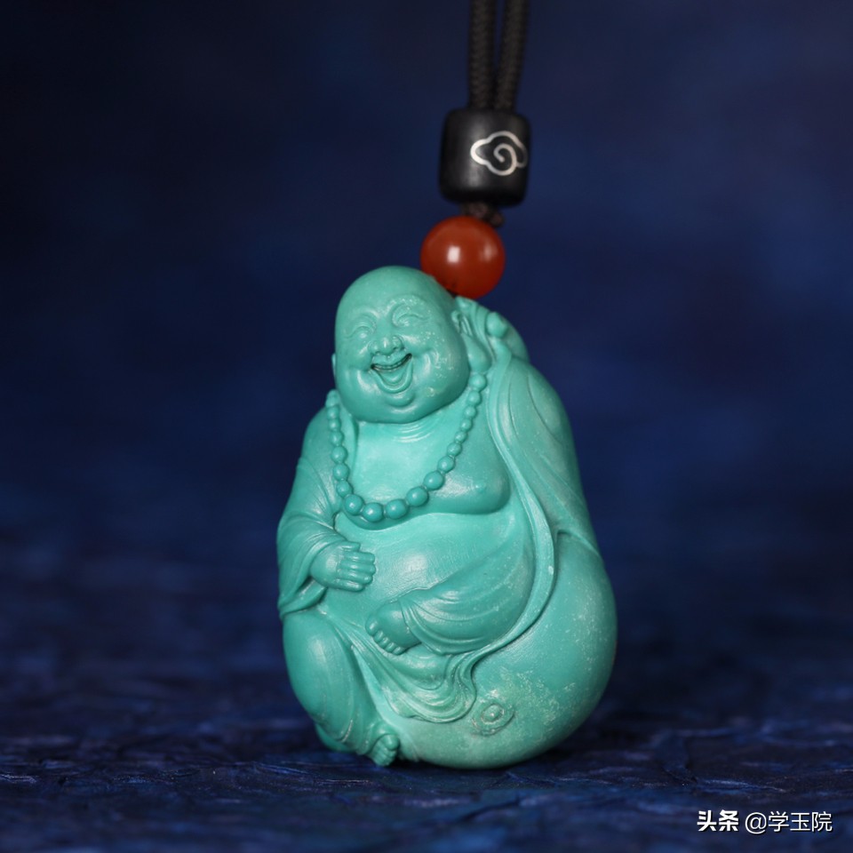 这条绿松石项链，她出的价格比任何一个成年人支付的价格都要高