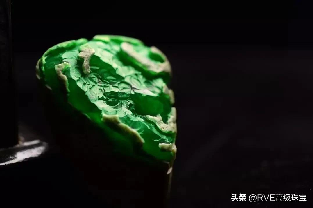 东陵玉和翡翠的区别是什么,翡翠与玉的区别是什么