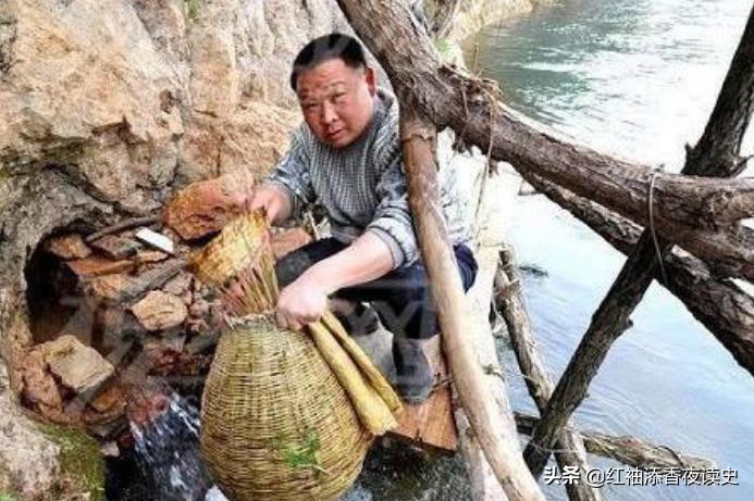 湖北一神秘山洞每年吐鱼上万斤,湖北一山洞常年吐鱼在哪里