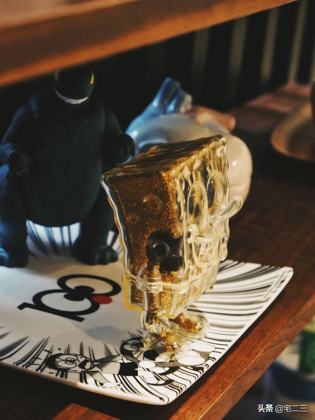 从KAWS、村上隆到草间弥生，为什么潮玩艺术也进军家居界了？