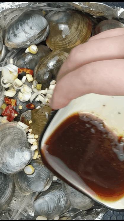 锡纸粉丝花甲煲家常做法,锡纸花甲粉丝煲砂锅的做法视频