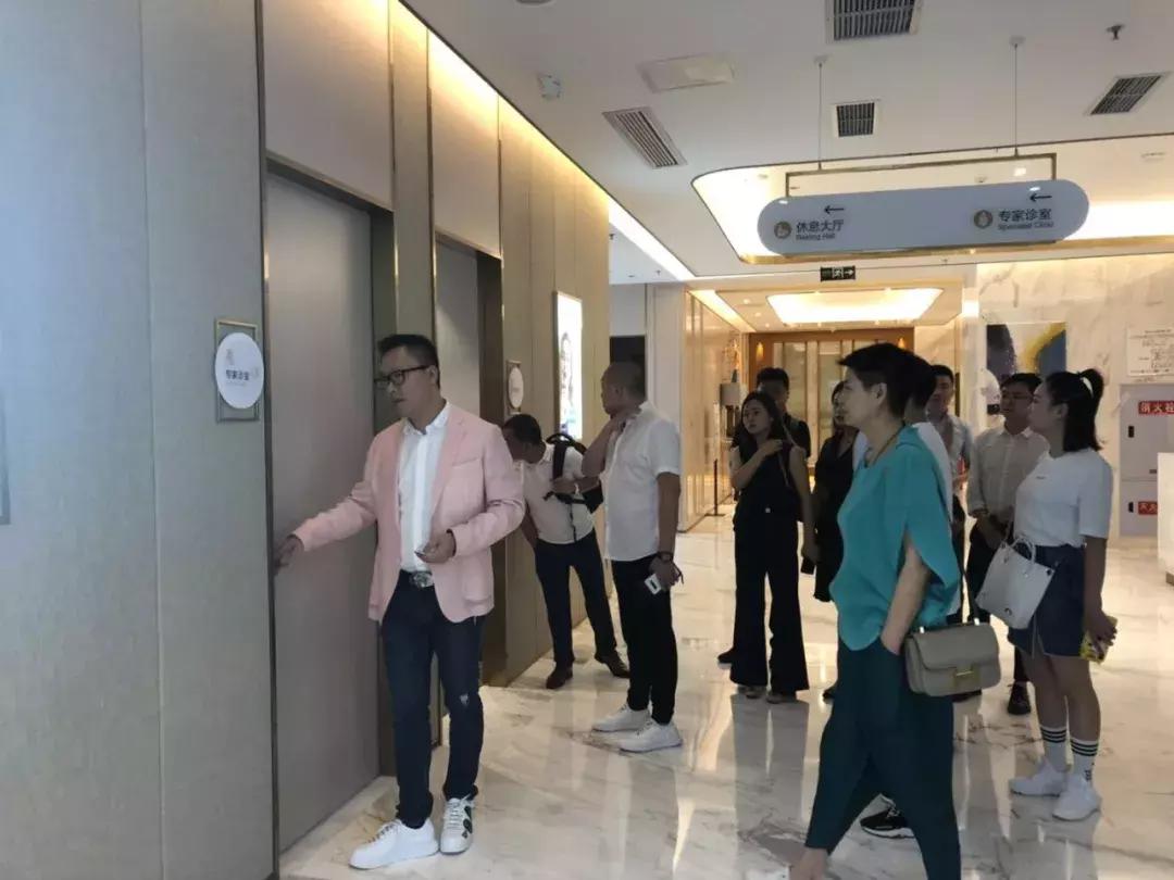 瑞信投资管理团队到访四川圣丽整形美容医院，了解医院发展情况