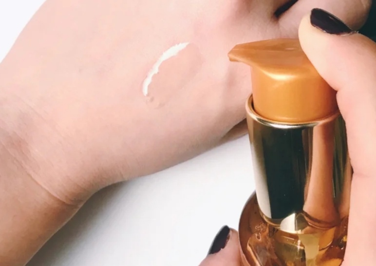 头发防静电的处理小妙招,冬天头发老是有静电怎样避免静电