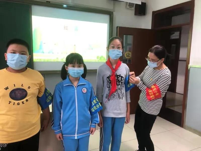 小学垃圾分类公益,阳光小学开展垃圾分类