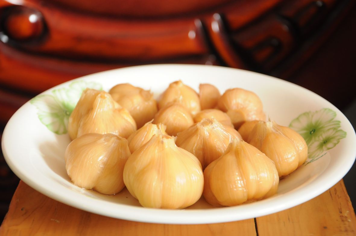 新大蒜上市旧大蒜还能卖上价吗,新蒜6元1斤