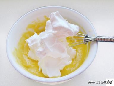 电饭锅做戚风蛋糕最简单的做法,电饭煲自制戚风蛋糕的超简单做法