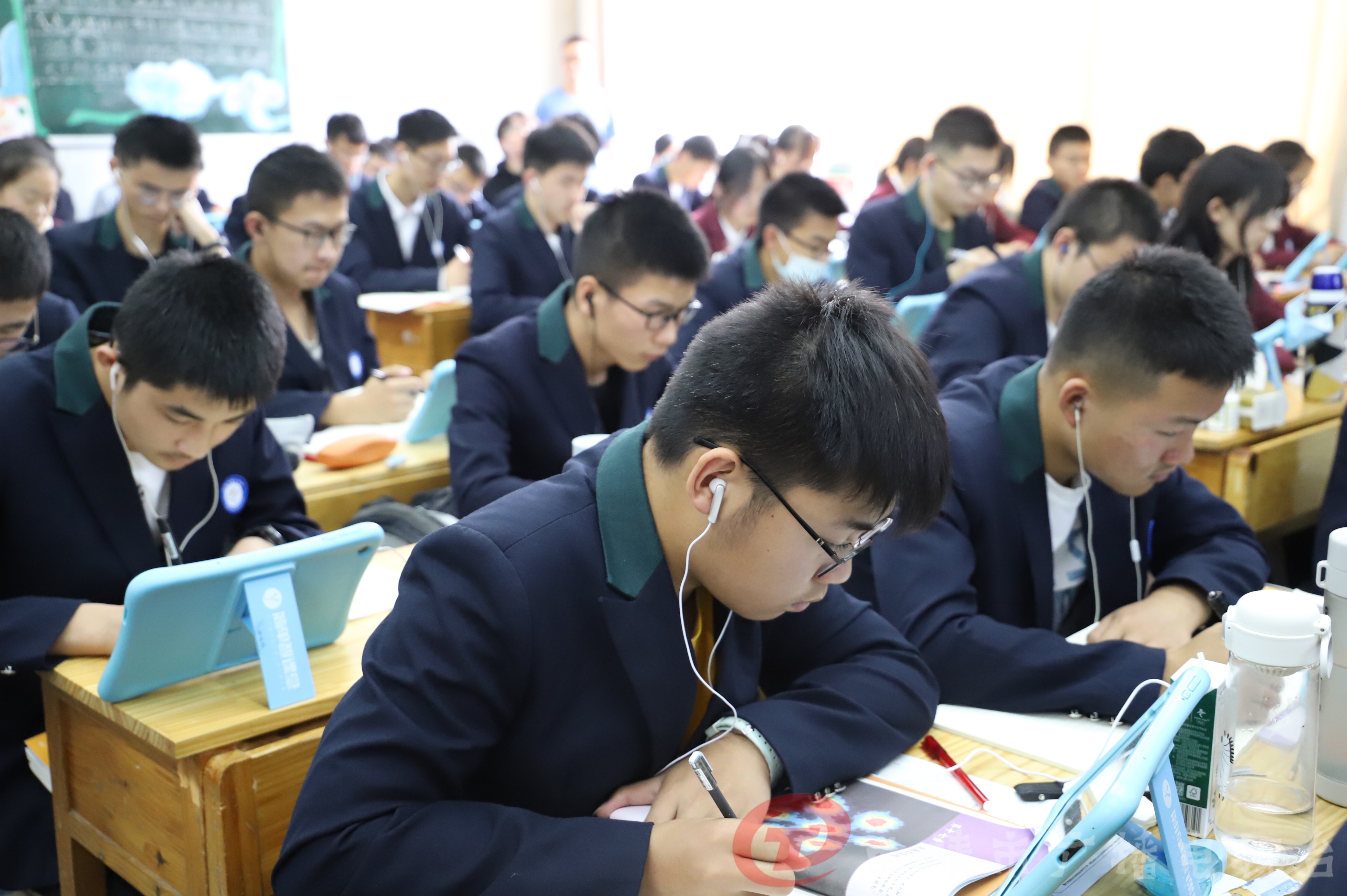 曲靖二中兴教中学喜报,曲靖二中成功案例