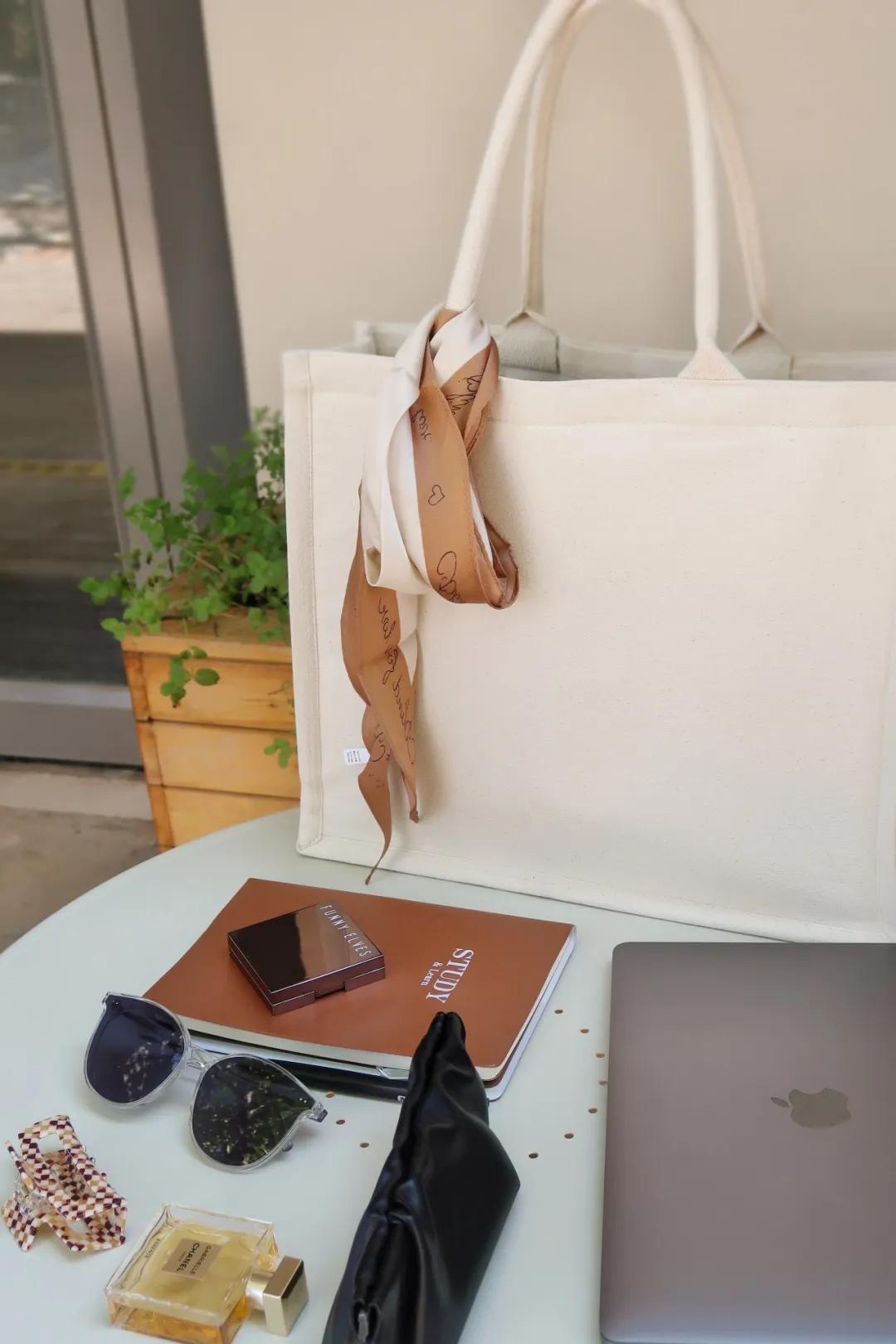 买了一大堆便宜包包,买了一个包回来发现包里有钱