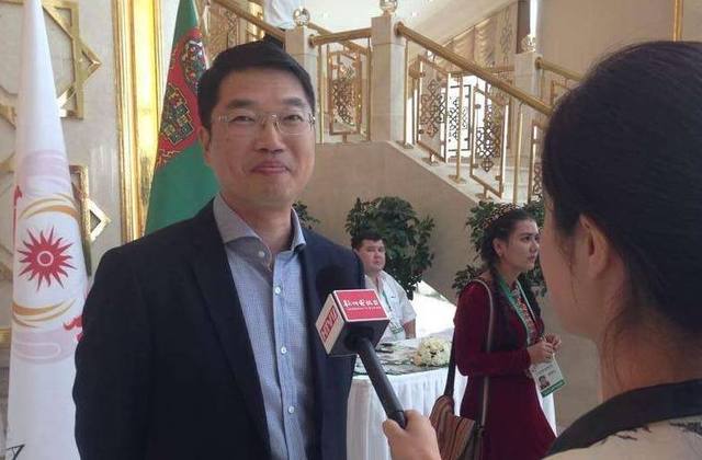 小记者放弃铁饭碗,跟马云创业赚亿万身家,还当上了阿里巴巴总裁